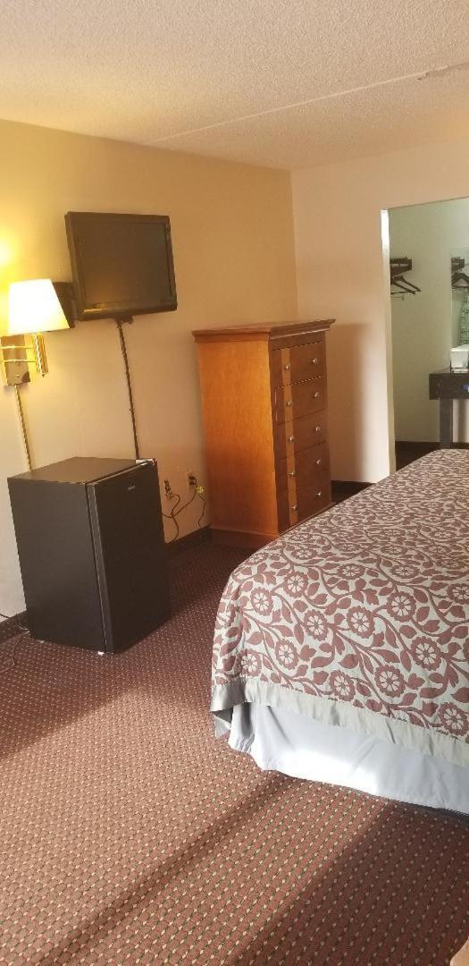 Americas Best Value Inn Holly Springs Bagian luar foto