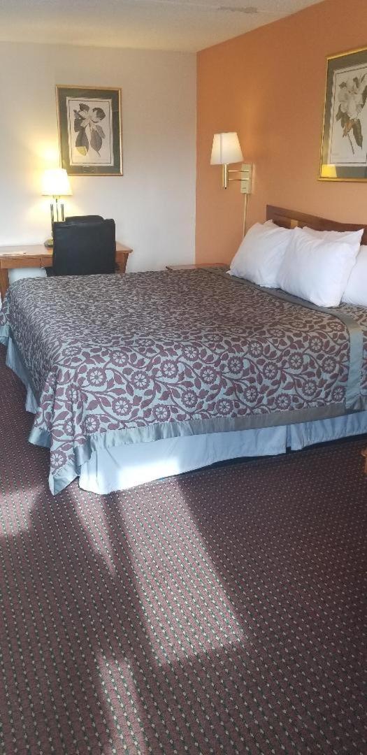 Americas Best Value Inn Holly Springs Bagian luar foto