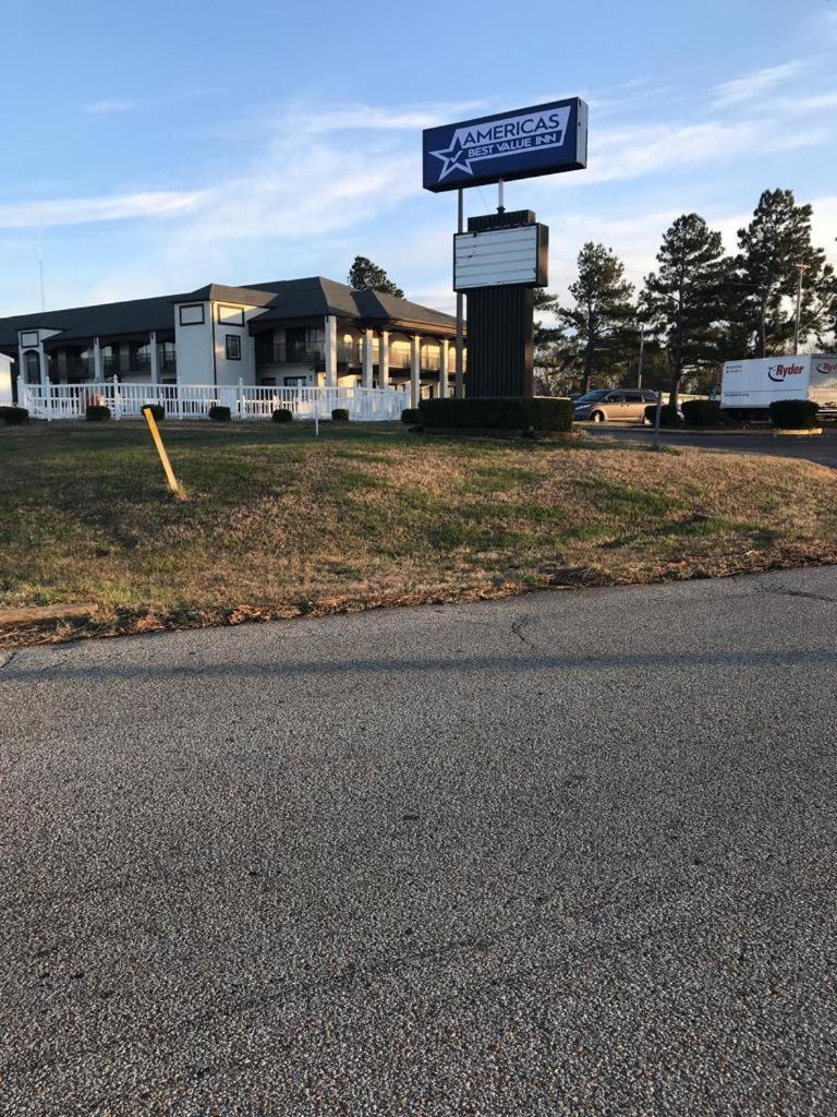 Americas Best Value Inn Holly Springs Bagian luar foto