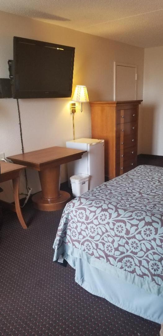 Americas Best Value Inn Holly Springs Bagian luar foto